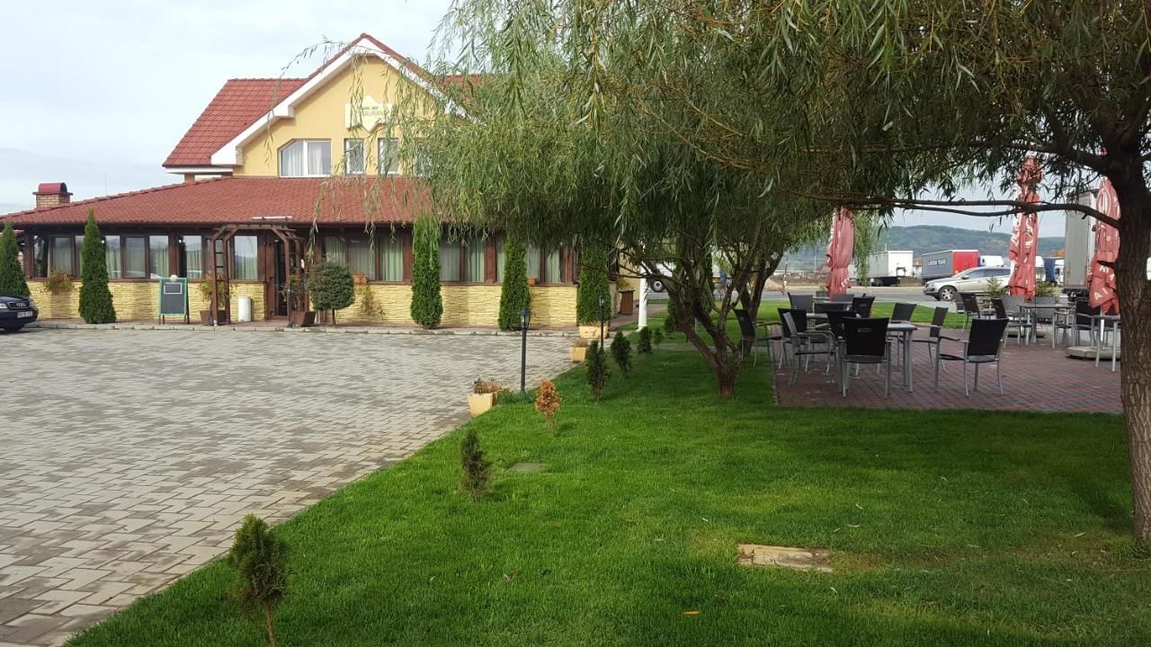 Отели типа «постель и завтрак» Royal 60 Oşorheiu-10